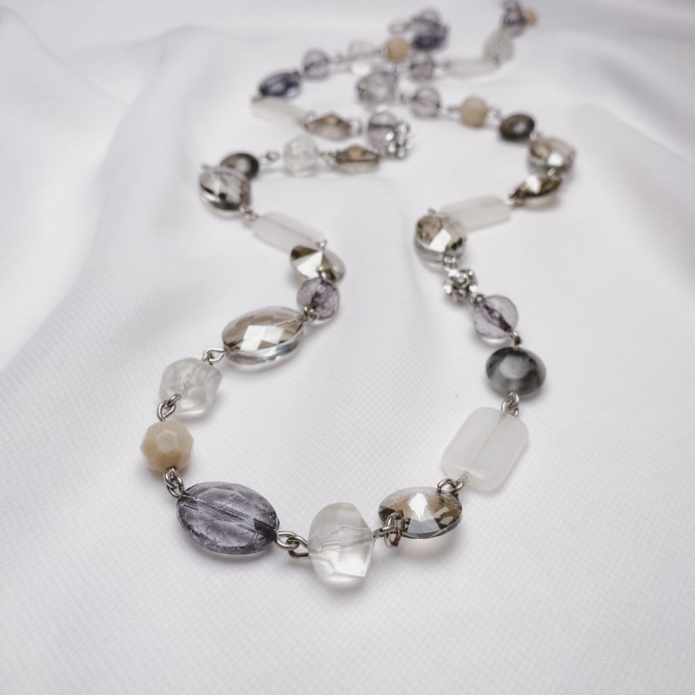 33" Ann Taylor Loft Grey White Neutral Beaded Acrylic Glass Silver Link Necklace - Picture 2 of 12